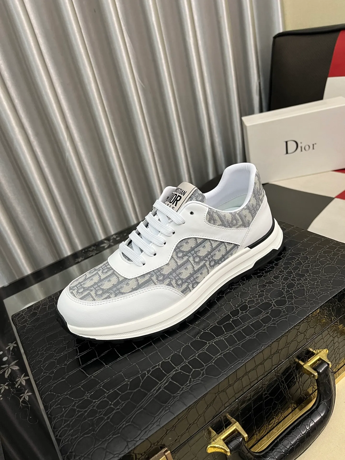 Men's Men's Shoes 💰420⌚️⌚️[Dior] 2025 Dior original lace-up low-top men's shoes Classic casual shoes 🔥This model is the official flagship model, with high quality and made by famous original factory designers. It is made of high-quality cowhide with original materials ➕comfortable and breathable mesh lining ➕pigskin insole, perfect last shape, generous and fashionable design, attracting many consumers, code number: 38--442️⃣Colors available
